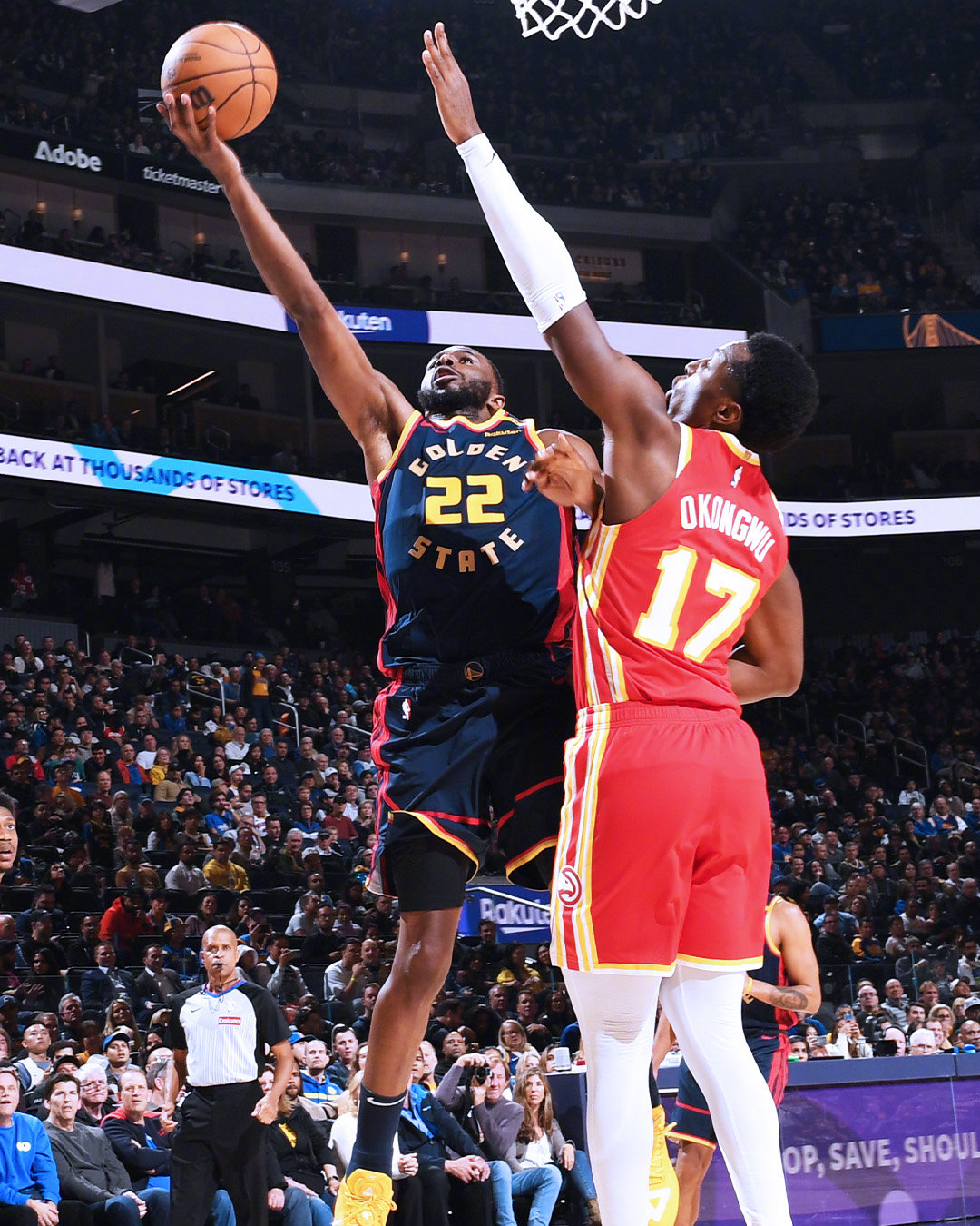 勇士主场遭遇一波三折，险胜对手