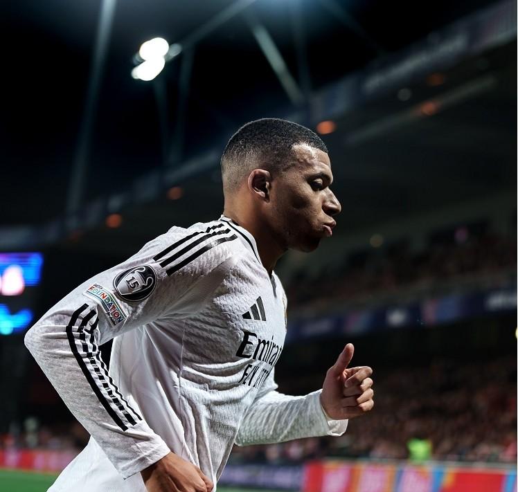 姆巴佩巅峰对决，Scout与30激战曼联分钟，出色防守胜负难料！